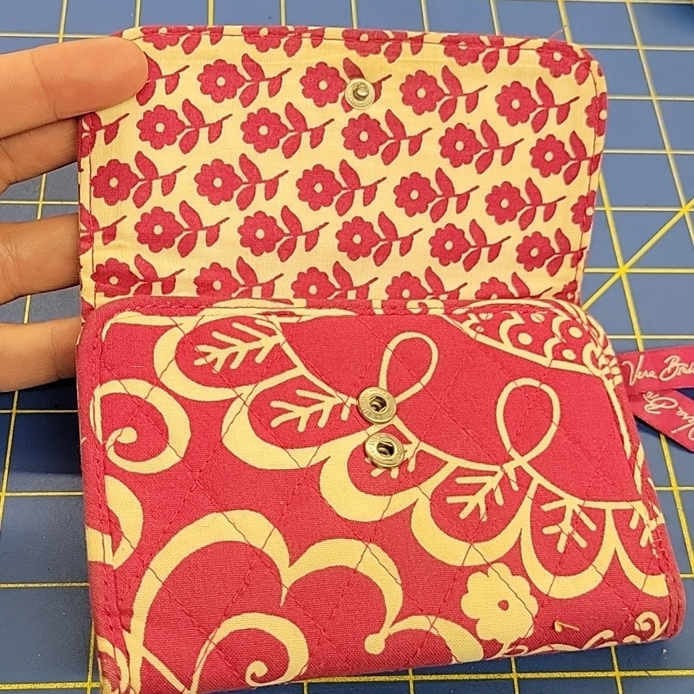Vera Bradley Quilted Wallet 5.5 x 4 - Picture 2 of 11